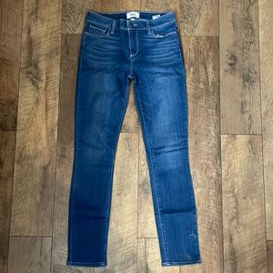 Paige Skyline Skinny. Size 28. Mid rise.